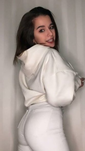 Анна Комарова (Anny Myrrr)