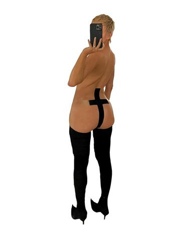 Бьянка Цензори (Bianca Censori)